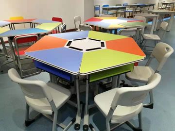 Porcellana Bordo stabilito dei sei dello studente PVC uniti Colourful dello scrittorio e della sedia per stanza di formazione fornitore