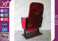 Il pubblico ha piegato le sedie della sala dell'impiallacciatura/disposizione dei posti a sedere rossa di corridoio di conferenza fornitore